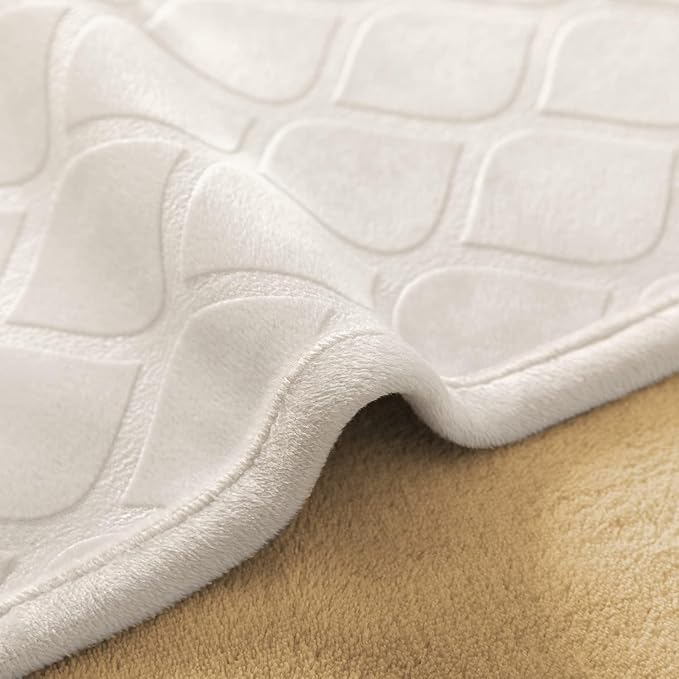 fuguitex Waterproof Dog Blanket Bed Cover Dog Crystal Velvet Moroccan Fuzzy Cozy Plush Pet Blanket Throw Blanket for Couch Sofa(68 * 82 inch, Cream+Sand)