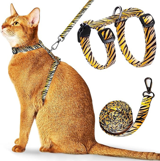 Cat Harness and Leash Escape Proof, Adjustable Soft Kitten Leash for Outdoor Walking & Travel with Breathable Nylon, 4.9ft Cat Collar for Large - Lightweight & Safe Large Cat Harness [M]