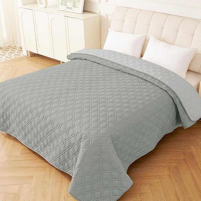 hyha Waterproof Dog Bed Blanket, Soft Pet Blankets, Waterproof Couch Cover for Dogs, Reversible Sofa Covers Washable for Furniture (82x102 Inch, Grey/Light Grey)