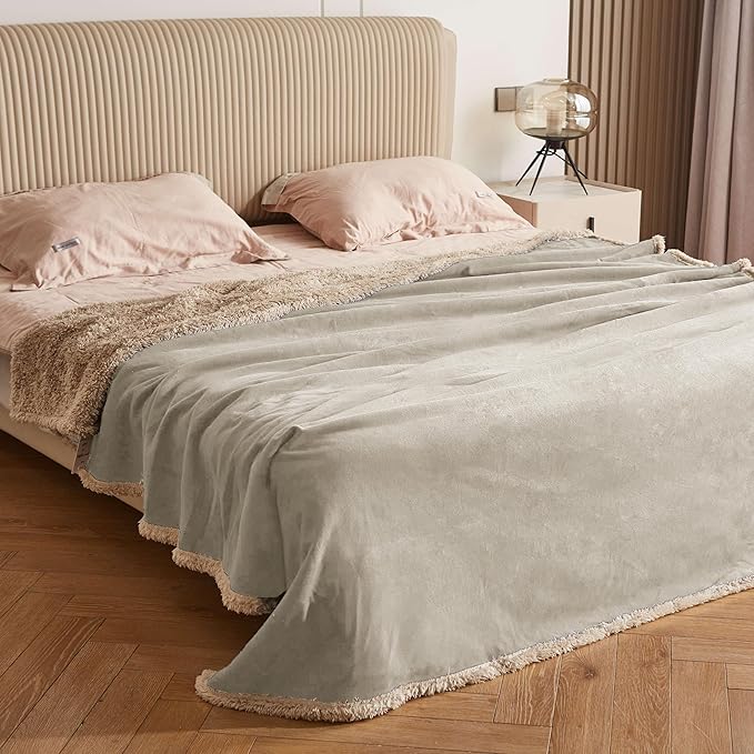 Kritter Planet Waterproof Bed Blanket for Pet, Reversible Sherpa Fleece Protector Couch Cover for Pets, Liquid Proof Furniture Protector for Medium Large Dogs